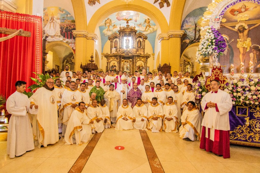 Sacerdotes de la Arquidiócesis de Trujillo renovaron sus promesas sacerdotales en Misa Crismal