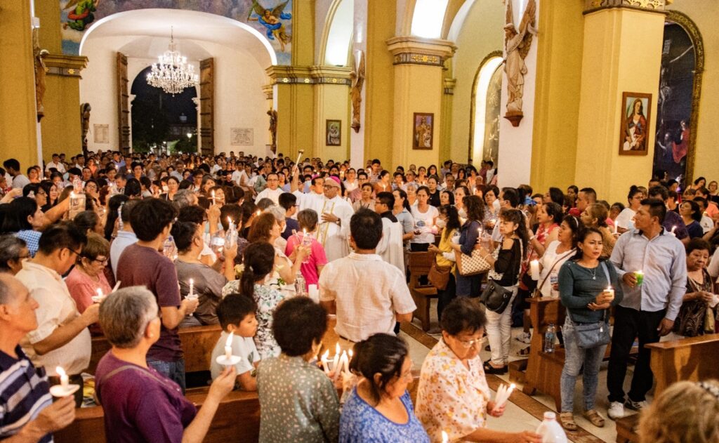 Feligresía trujillana vive con gran fervor la Solemne Vigilia Pascual