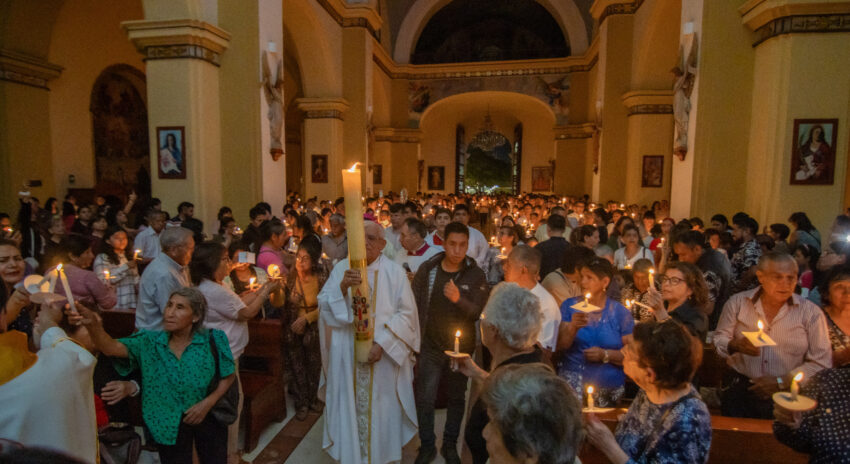Celebración de la Solemne Vigilia Pascual en la Basílica Catedral de Trujillo